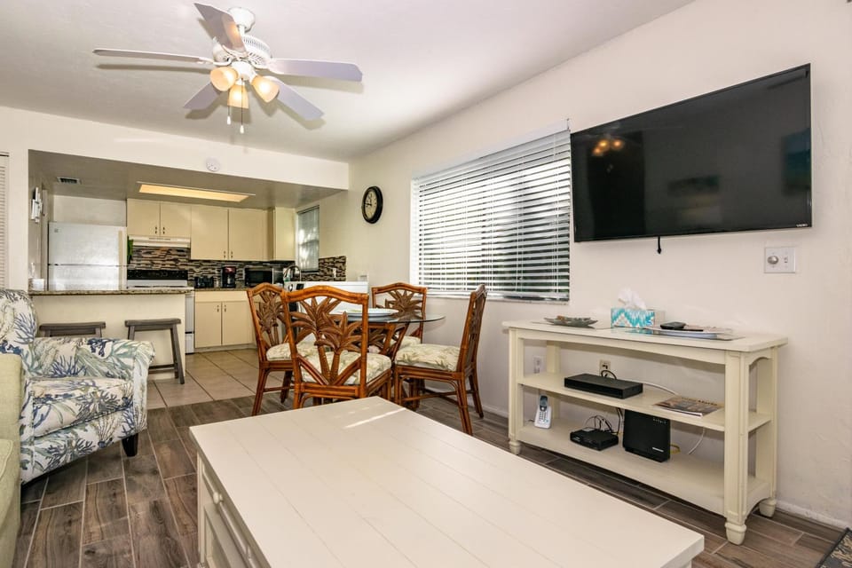 A Getaway Retreat Both Units House in Bradenton Beach