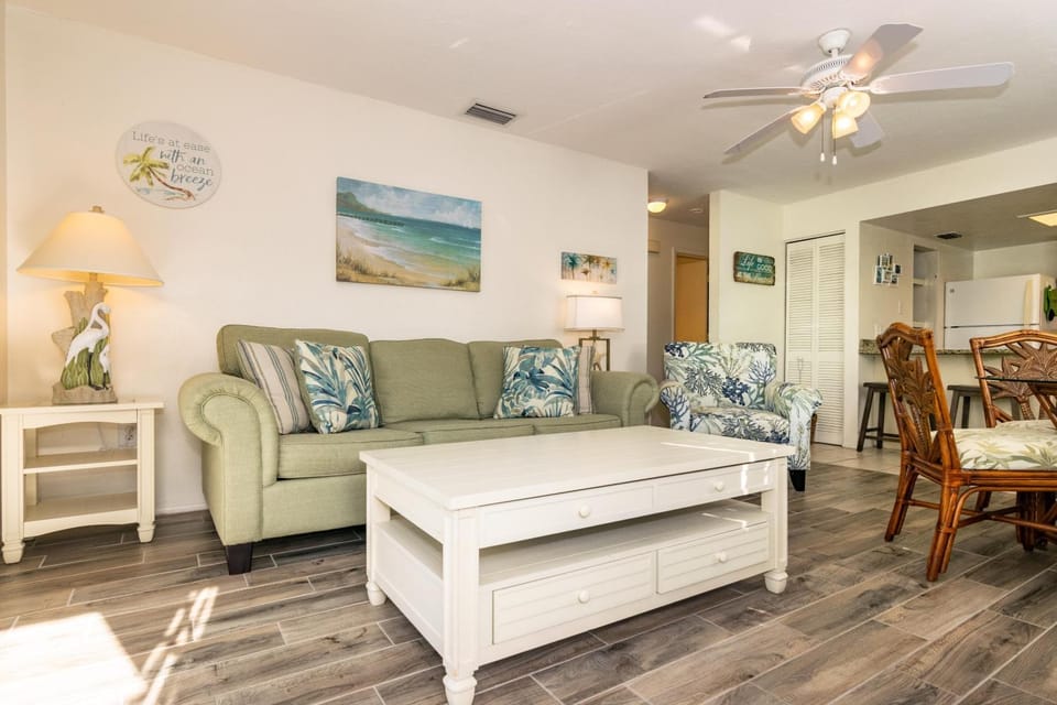 A Getaway Retreat Both Units House in Bradenton Beach