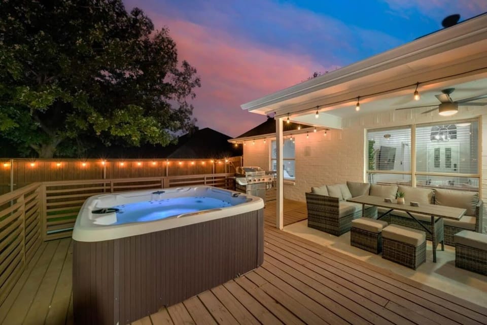 Boho Chic Home w Backyard Paradise - Pool + Grill House in North Richland Hills