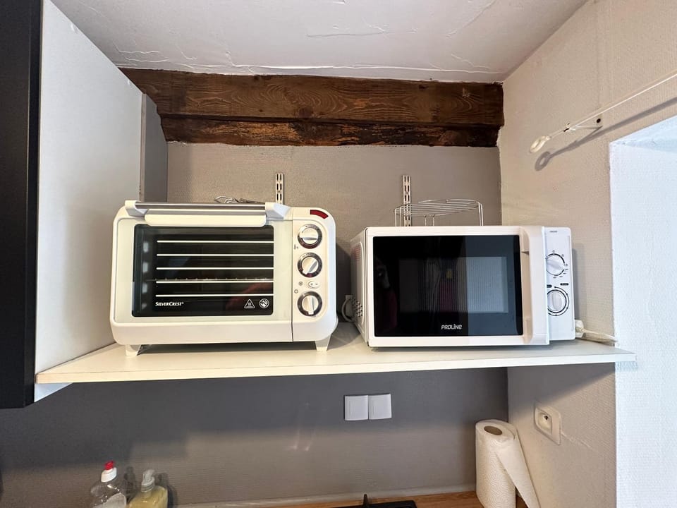 Kitchen or kitchenette, microwave, oven