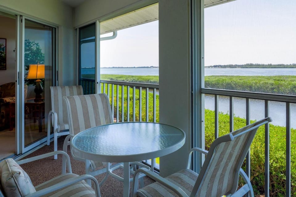 1239 Edgewater Circle House in Bradenton