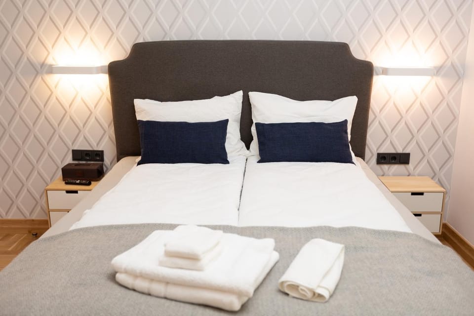 Bed, Photo of the whole room, Bedroom, towels
