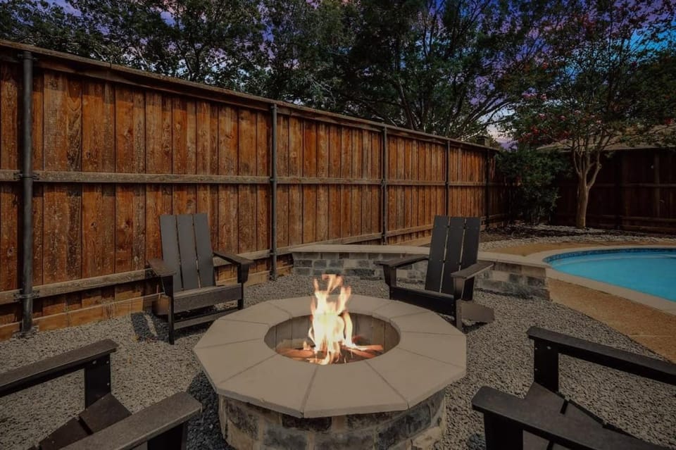 Allen Abode - 4 Bedrm Pool Fire Pit Charm House in Allen