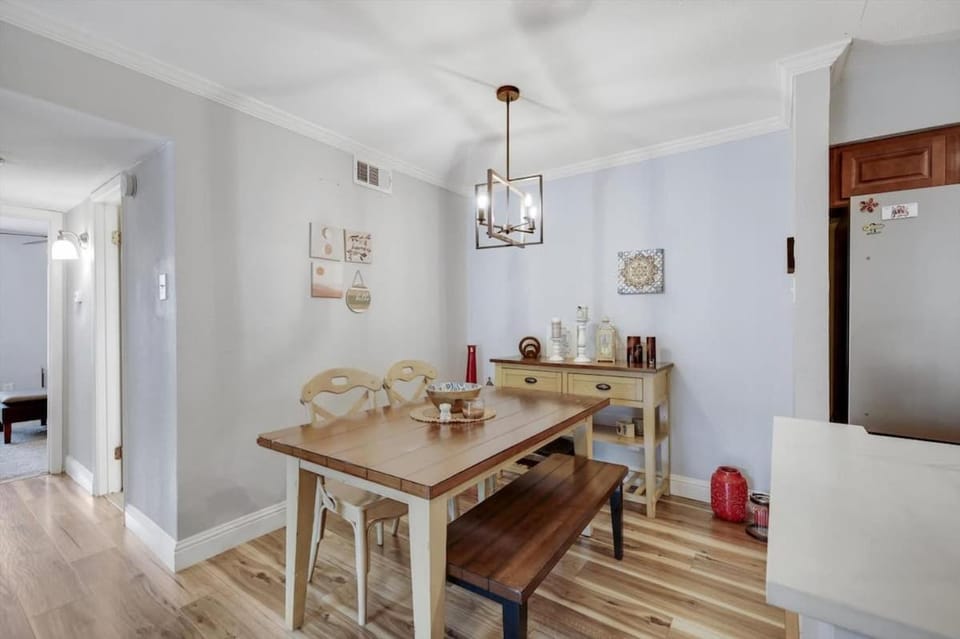 Heart of Dallas - Cozy Apt 2Bed Pool Green Apartment in Addison