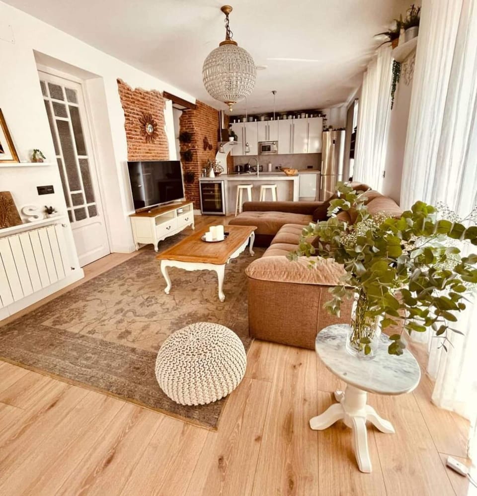 TV and multimedia, Kitchen or kitchenette, Seating area, Dining area