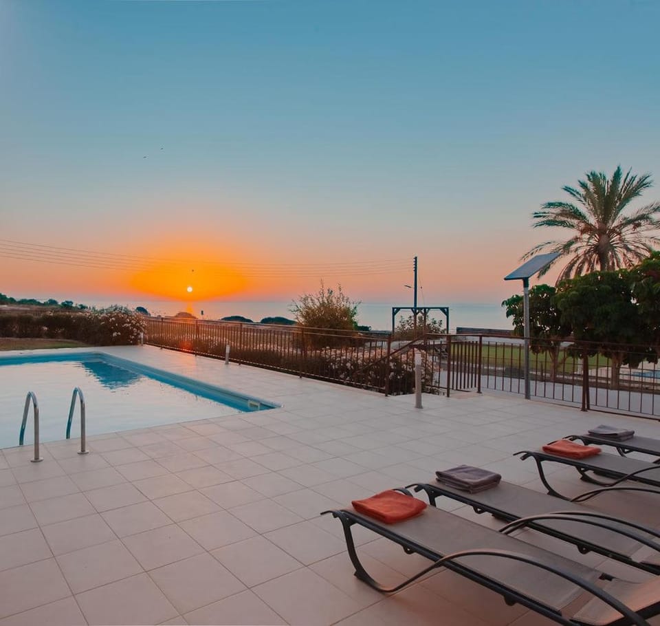 Garden, Beach, Sea view, Swimming pool, Sunset, sunbed