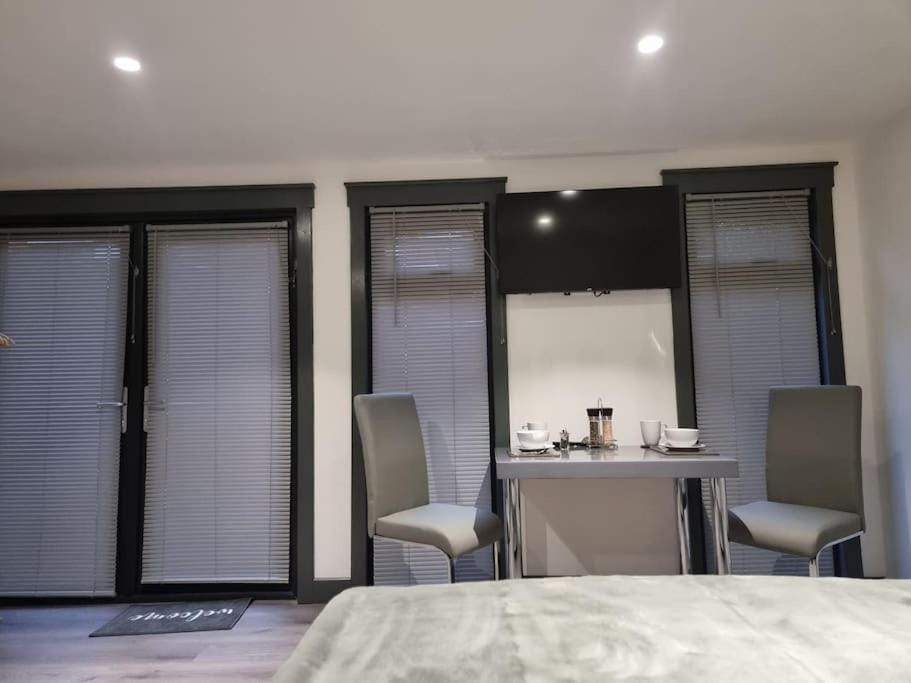 Breda Lodge Cosy Studio Space Apartment in Belfast