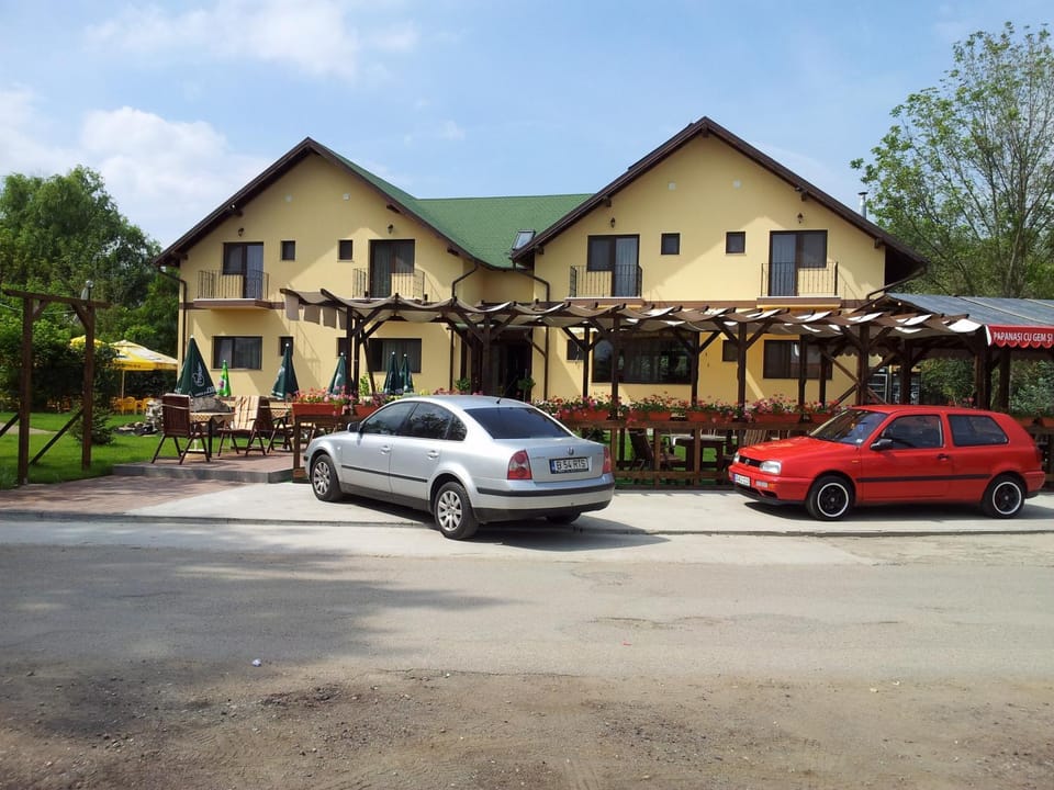 Facade/entrance, Balcony/Terrace