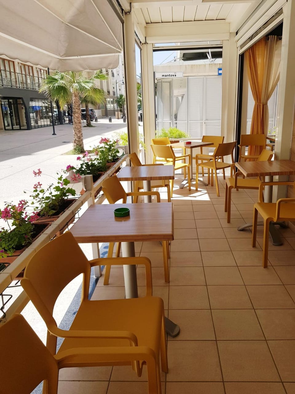 Seating area, Street view, Quiet street view