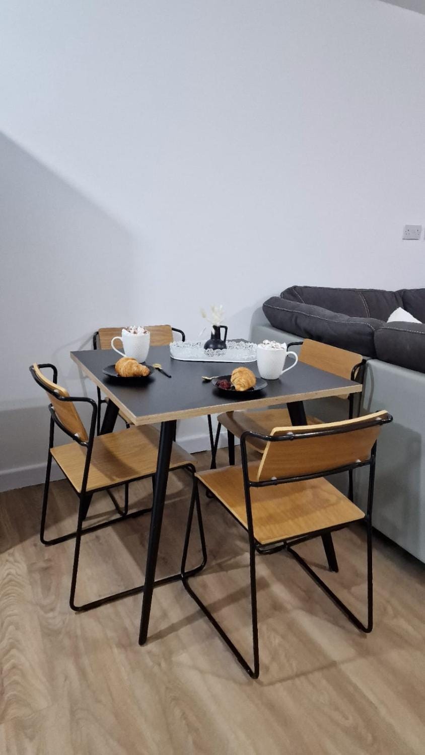 Seating area, Dining area