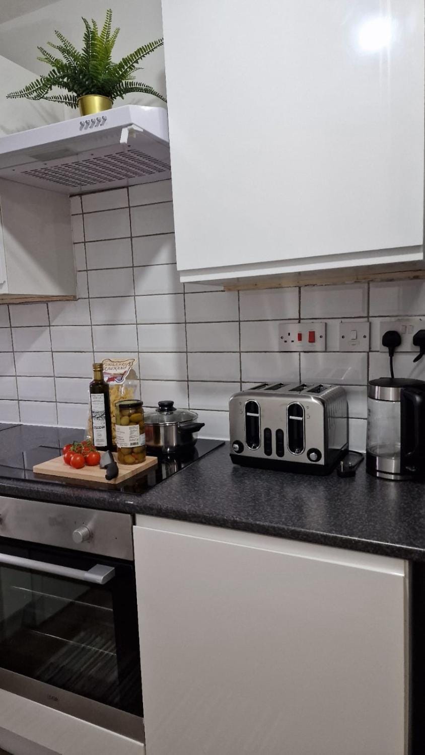 Coffee/tea facilities, Kitchen or kitchenette, minibar, pet friendly, stove, toaster
