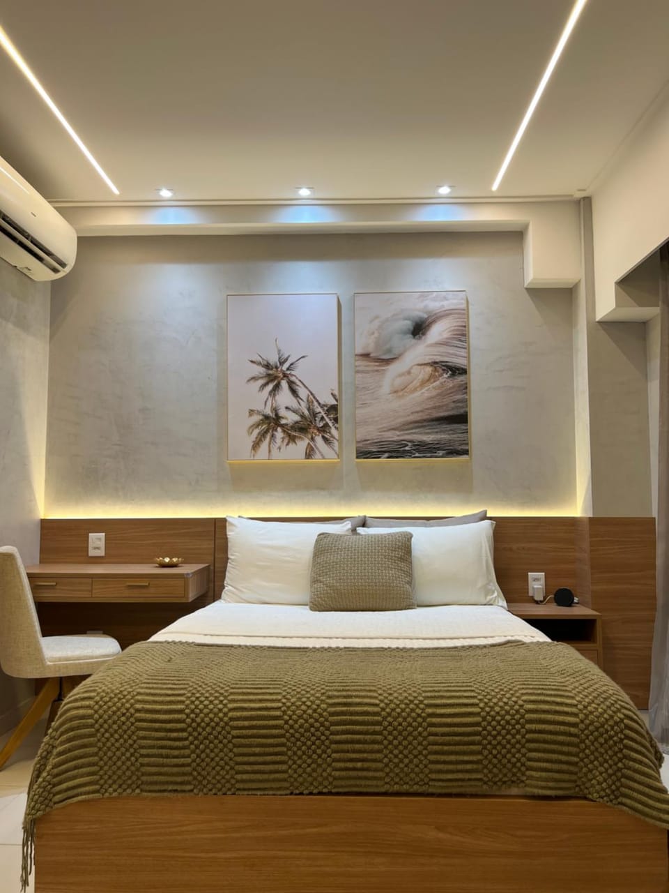 Bed, Photo of the whole room, Bedroom, air conditioner