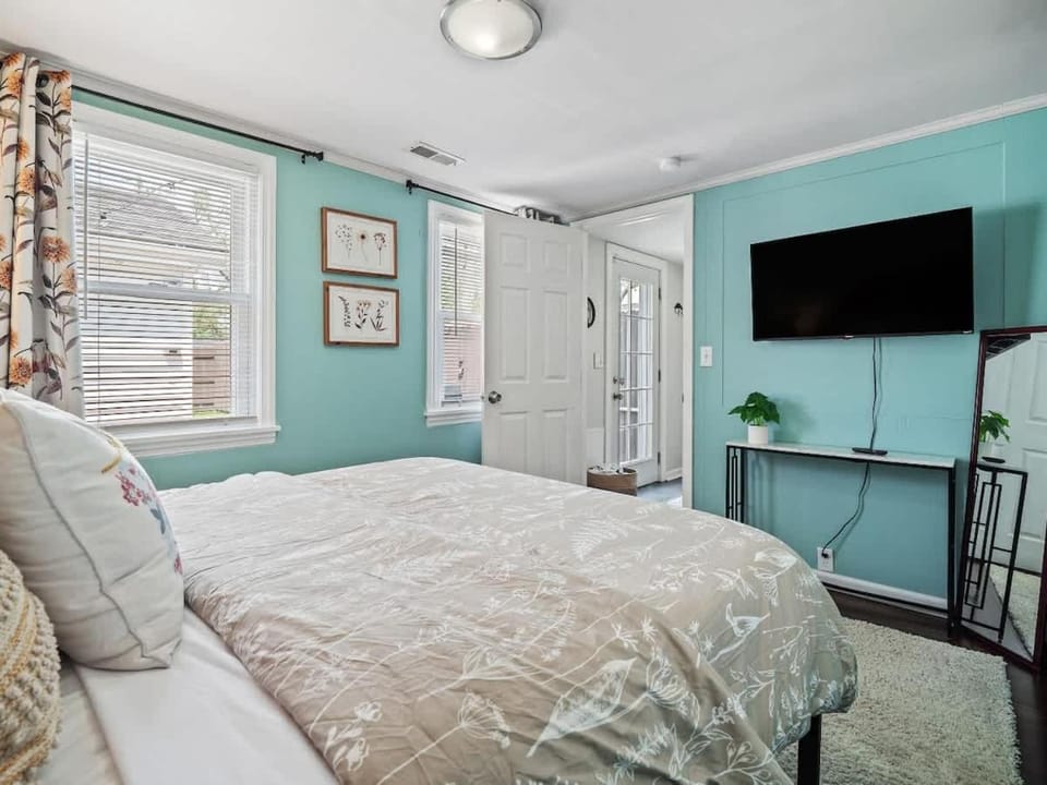 Family Fun: Comfy Home, 10 Min to Cedar Point Fun! House in Huron