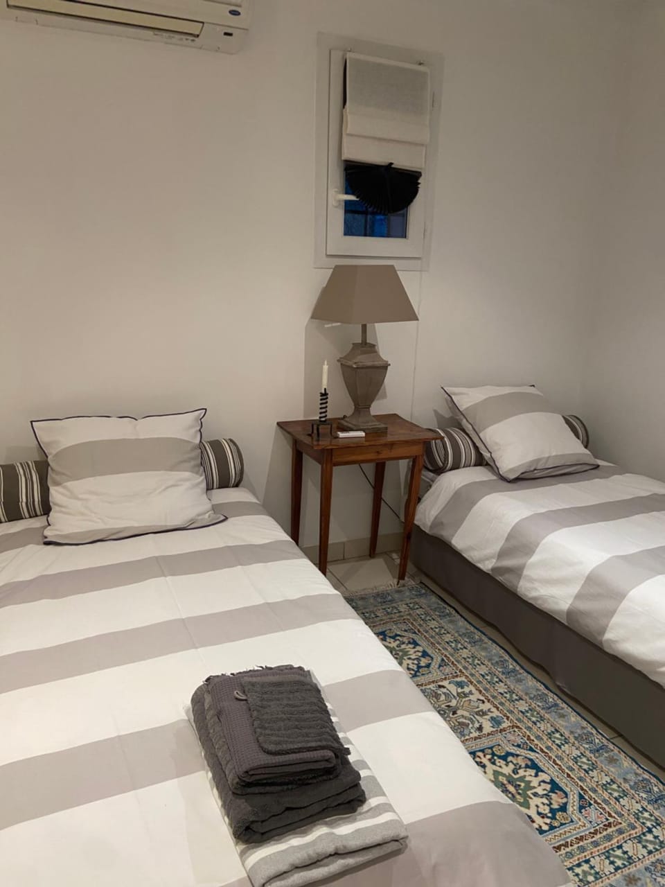 towels, air conditioner, Internal: Not applicable to any particular room