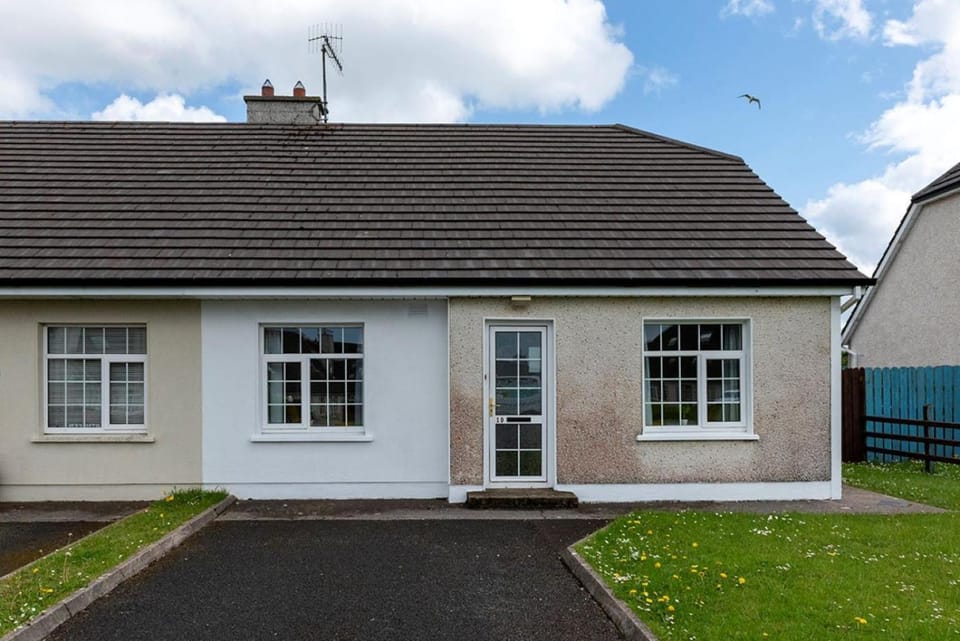 Property building, Facade/entrance, Off site
