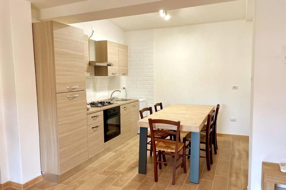 Kitchen or kitchenette, Dining area, minibar, pet friendly, stove