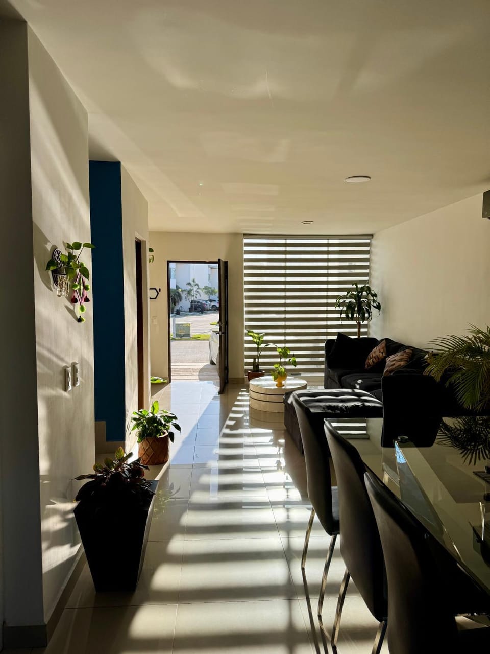 Living room, Dining area