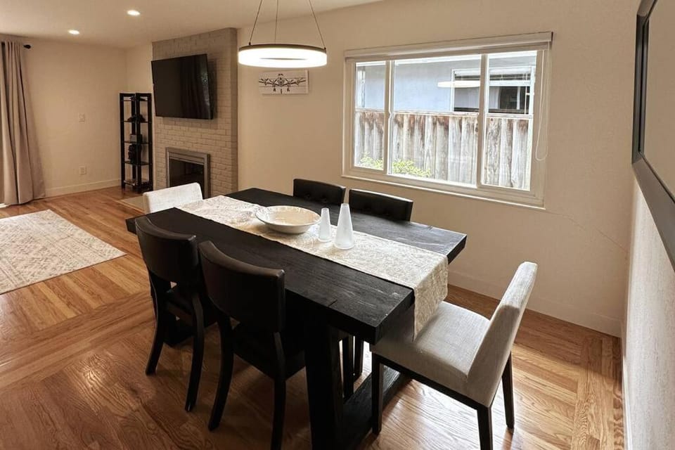 Seating area, Dining area