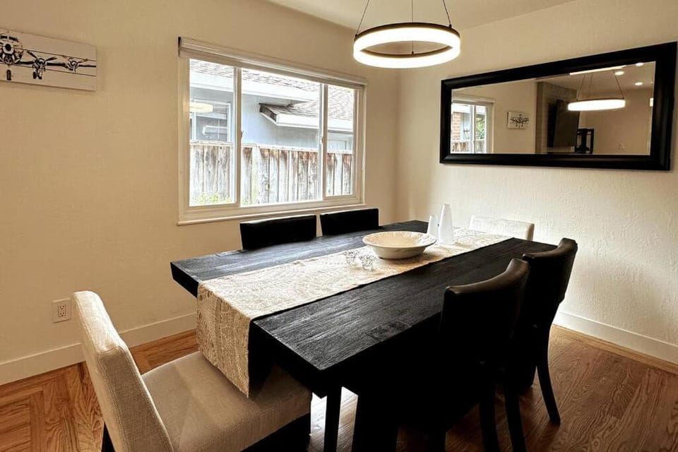 Seating area, Dining area