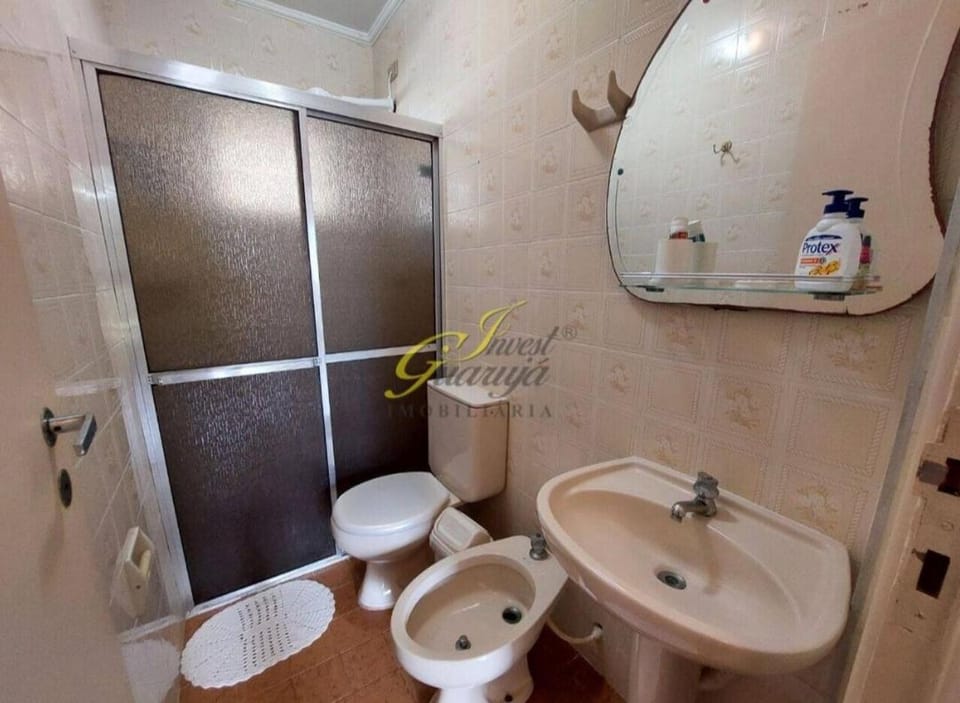 Apartamento Lia Pitangueiras Centro Guarujá , 150 metros da Praia Vista Mar ap da dona lia Apartment in State of São Paulo