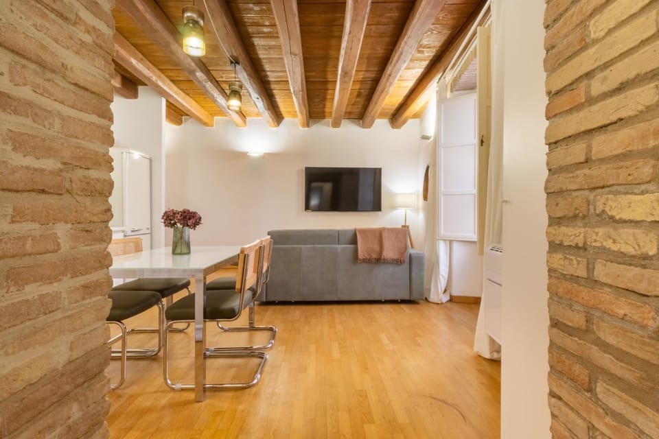 TV and multimedia, Kitchen or kitchenette, Living room, Photo of the whole room, Seating area, Dining area