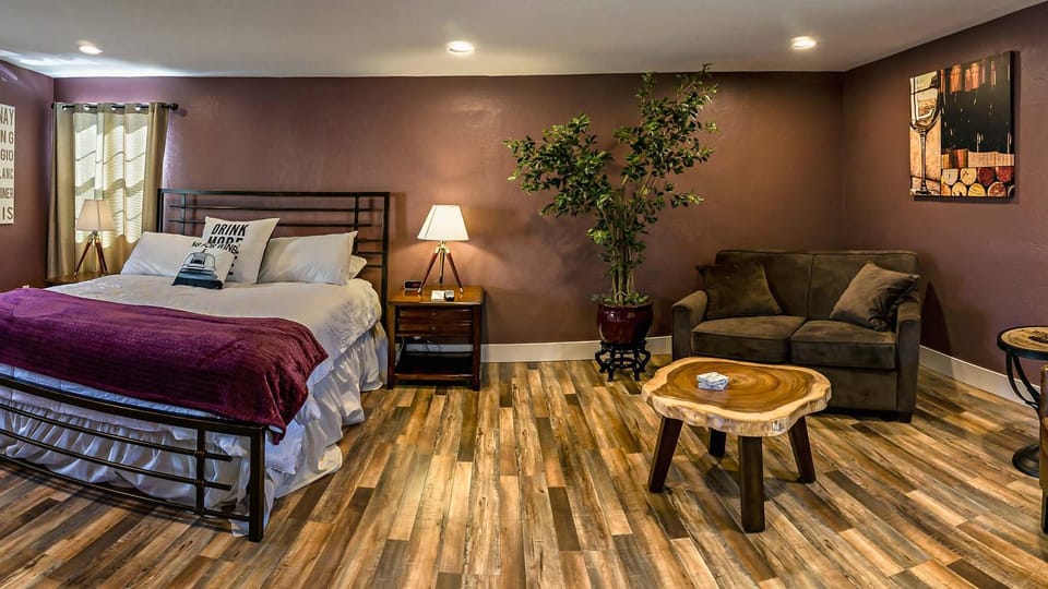 Seating area, Bedroom