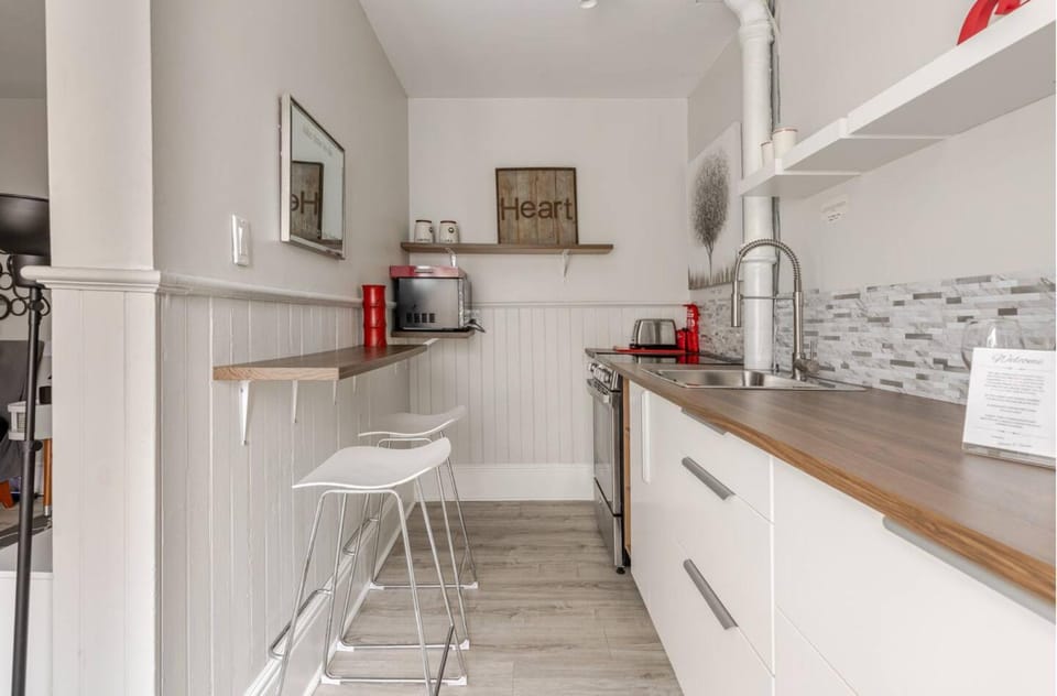Coffee/tea facilities, Kitchen or kitchenette, pet friendly