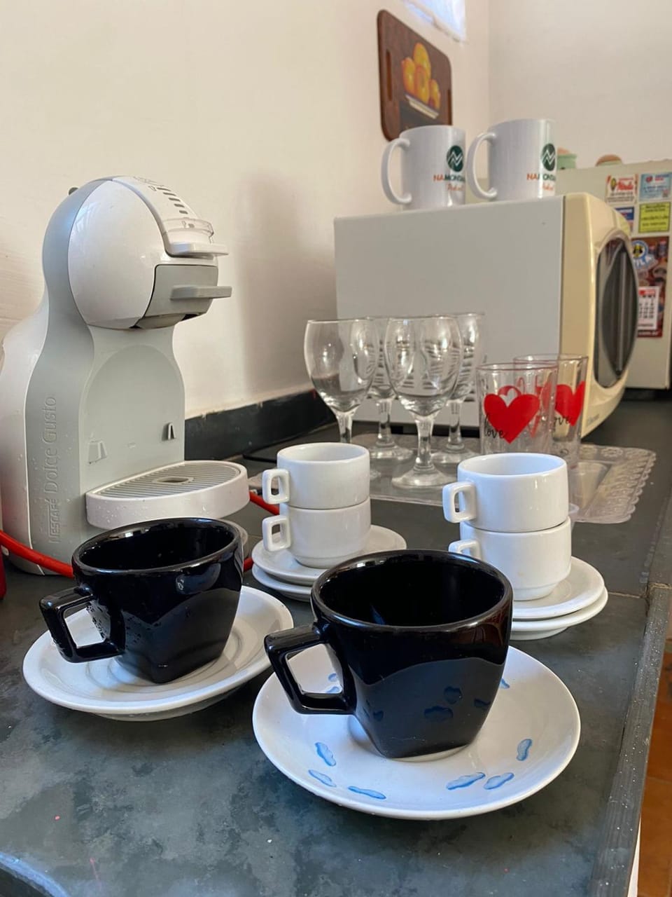 Coffee/tea facilities, Kitchen or kitchenette, Dining area, microwave