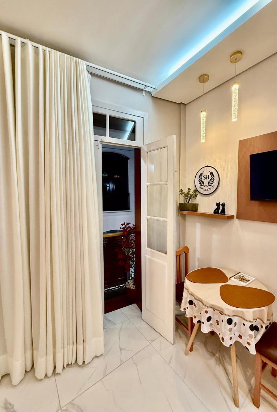 Seating area, Dining area