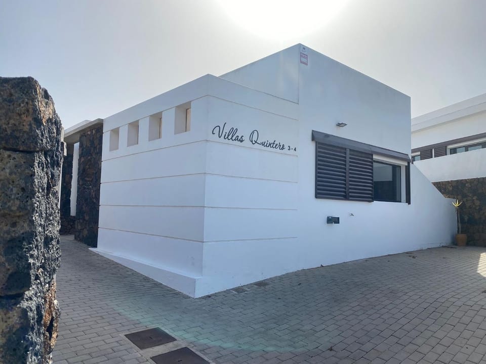 Facade/entrance, Parking