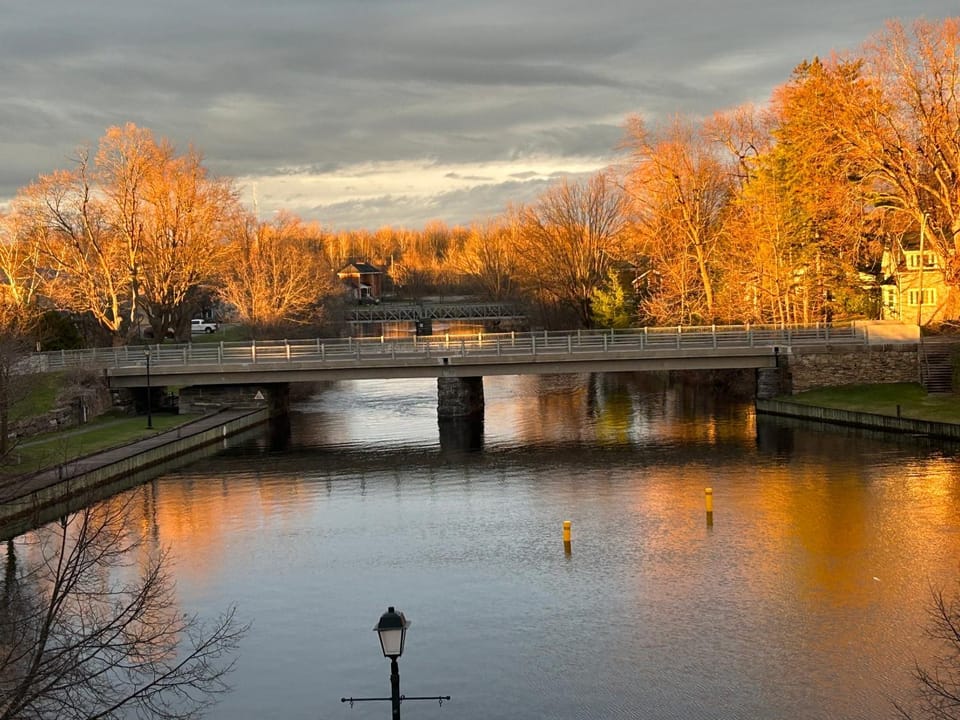 Nearby landmark, Natural landscape, Autumn, River view, Street view, Sunset