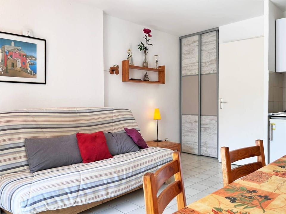 Appartement T2 Cabine, 6 Couchages, Terrasse Ouest, 100m Plage et Commerces, Parking Privatif - FR-1-251-530 Cabin in Le Lavandou