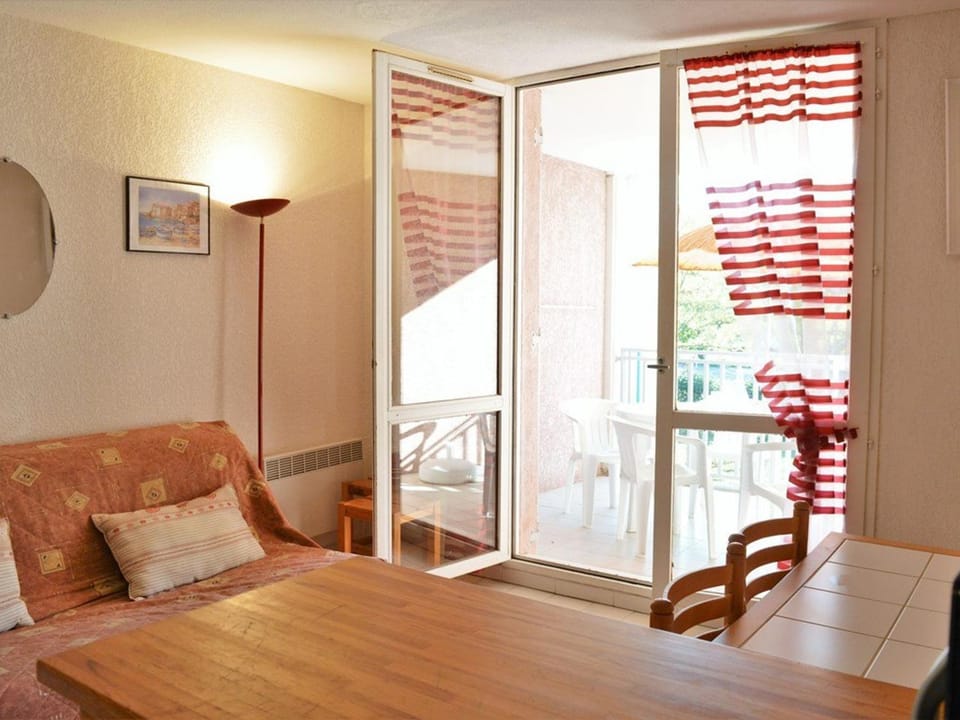 Appartement 2 pièces, terrasse, parking privé, proche plage, 6 couchages - Le Lavandou - FR-1-251-547 Apartment in Le Lavandou