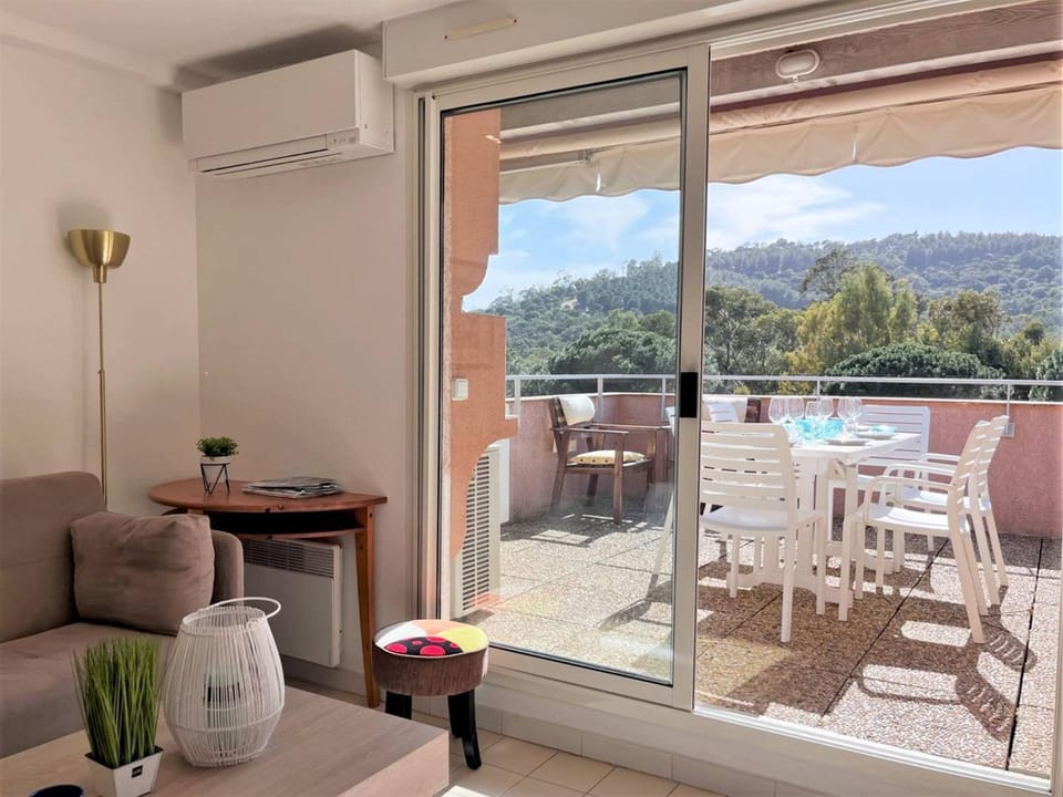 Appartement 3 pièces avec terrasse proche plage - FR-1-251-556 Apartment in Le Lavandou