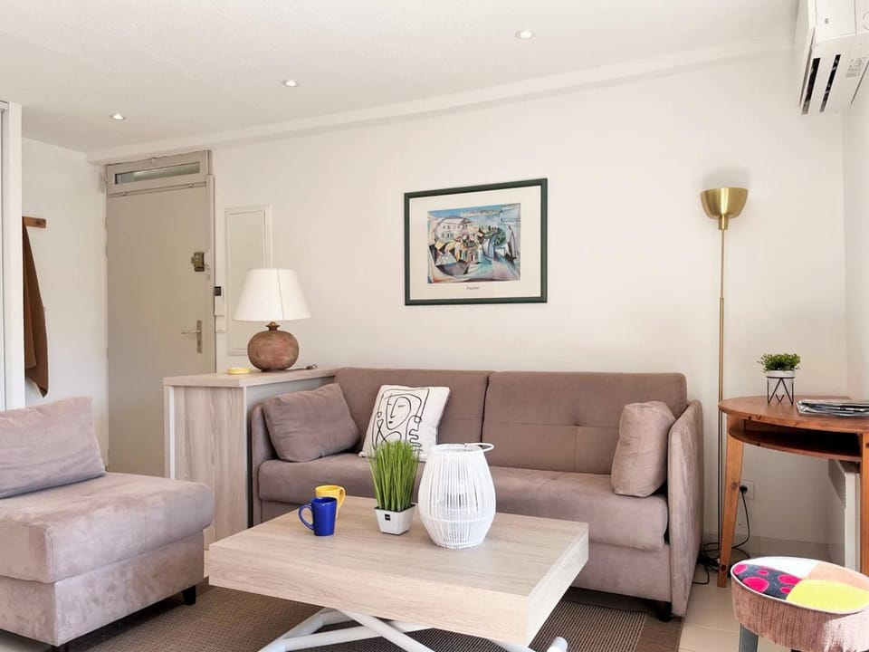 Appartement 3 pièces avec terrasse proche plage - FR-1-251-556 Apartment in Le Lavandou