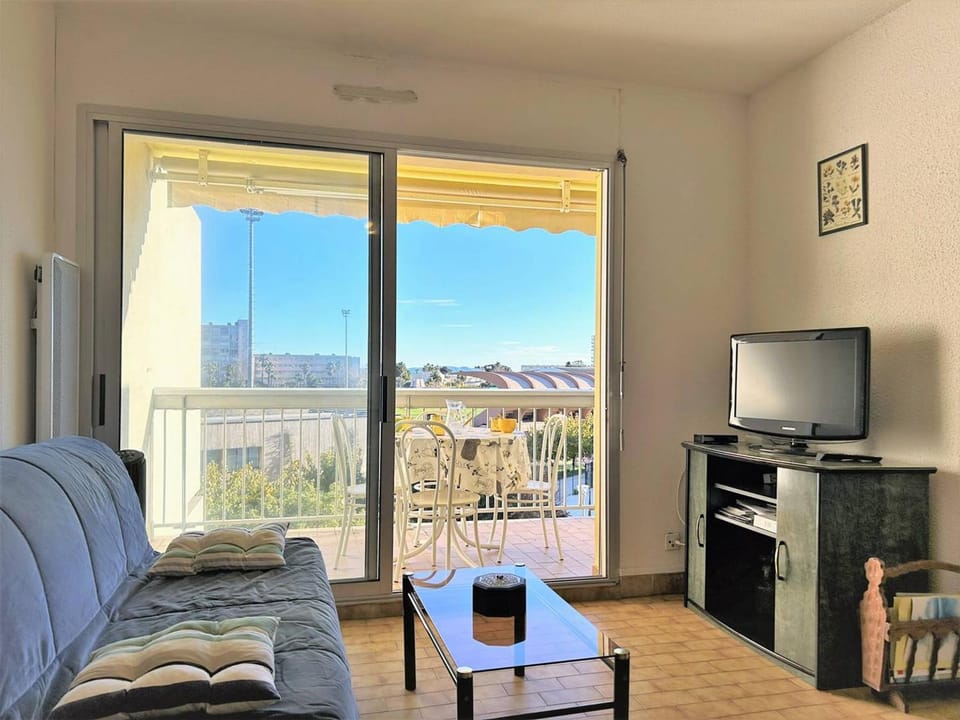 Appartement 2 pièces, 4 couchages - Terrasse, parking, proche plage - Le Lavandou - FR-1-251-543 Apartment in Le Lavandou