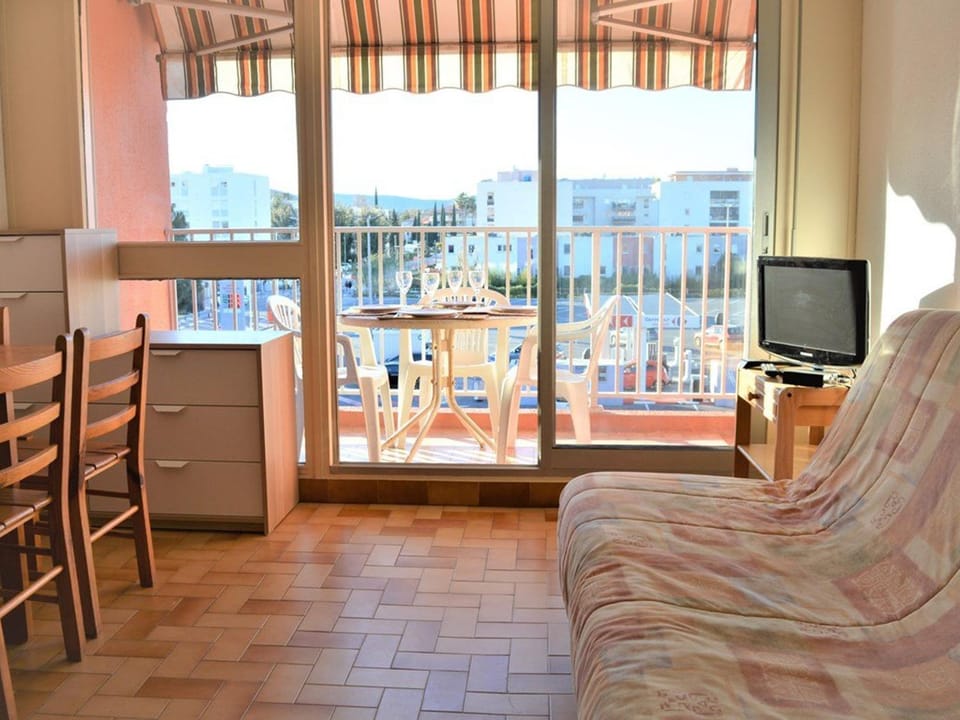 Studio 4 couchages proche plage avec parking et balcon au Lavandou - FR-1-251-557 Apartment in Le Lavandou