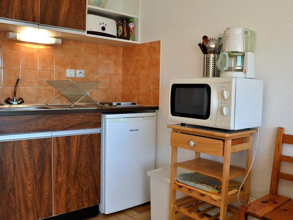 Studio 4 couchages proche plage avec parking et balcon au Lavandou - FR-1-251-557 Apartment in Le Lavandou