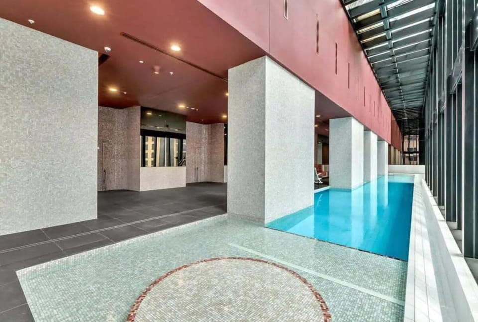 A Chic 2BR Apt Near Melbourne CBD w FREE Parking Apartment in Melbourne