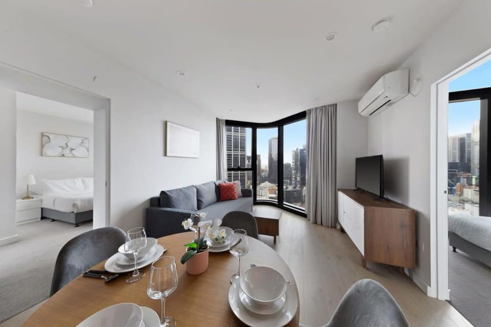 A Chic 2BR Apt Near Melbourne CBD w FREE Parking Apartment in Melbourne