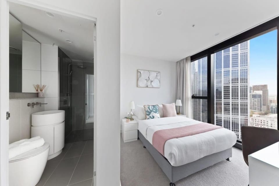 A Chic 2BR Apt Near Melbourne CBD w FREE Parking Apartment in Melbourne