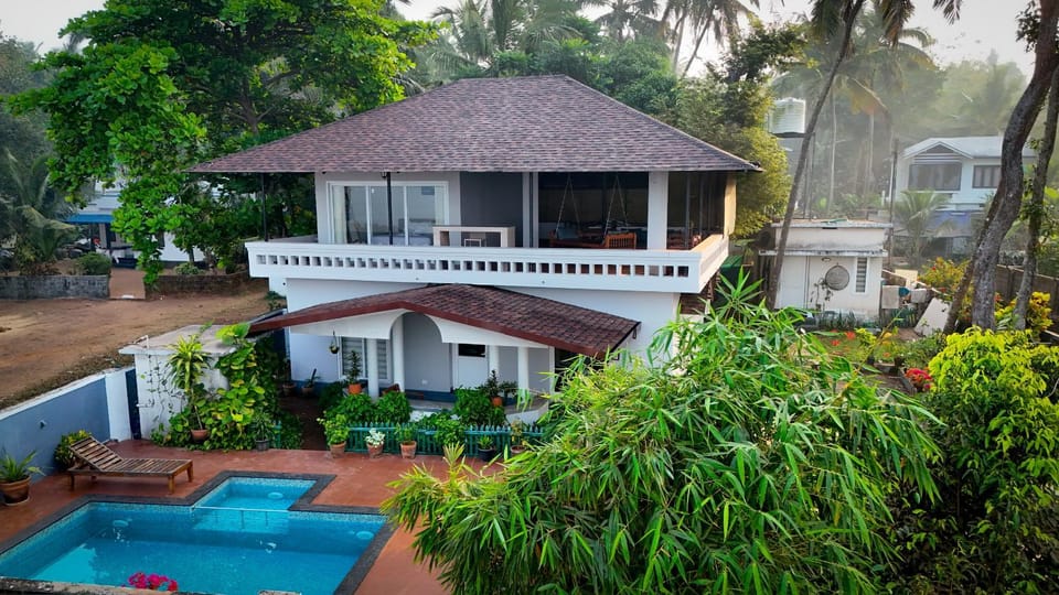 Property building, Patio, Spring, Day, Garden, Garden, Balcony/Terrace, Garden view, Pool view, Swimming pool