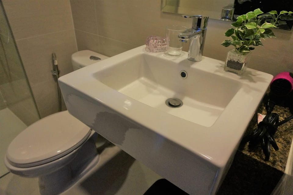 Eighty One Building C53J Condotel Apartment hotel in Pasay