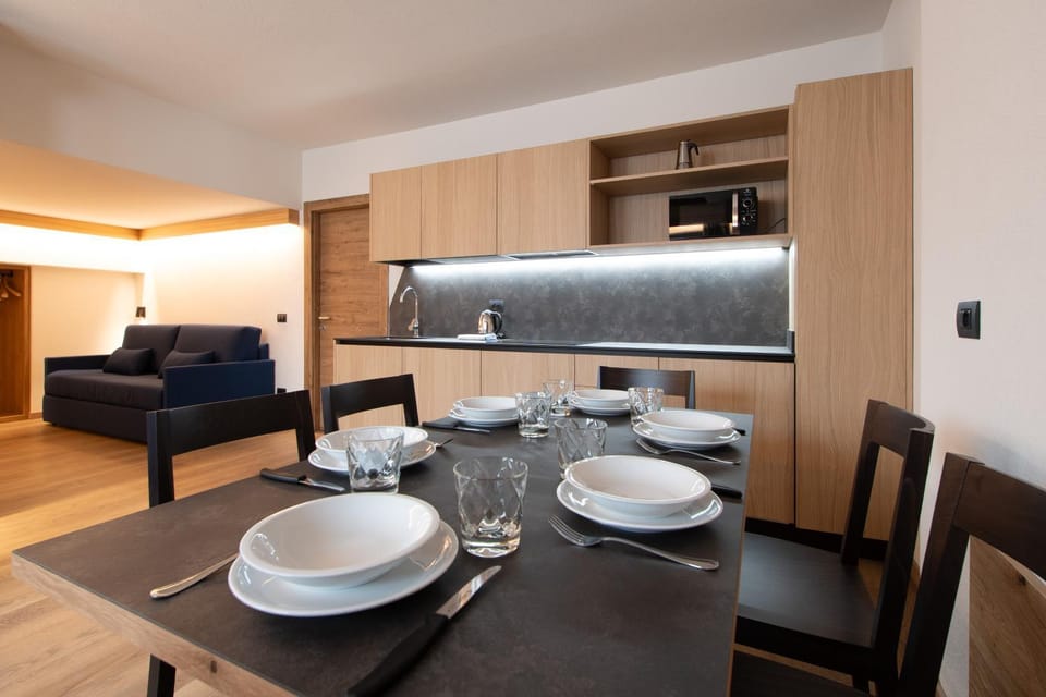 Kitchen or kitchenette, Living room, Dining area, microwave