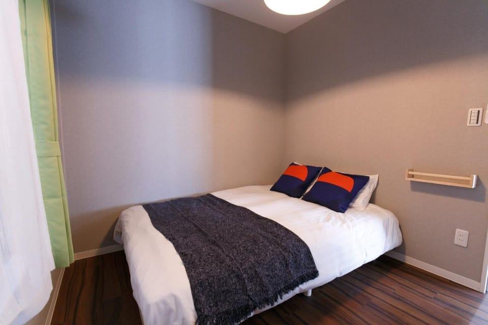 QU101 Ground-Floor 2BR Family Home, 6 Min to Koiwa, 1 Double Bed and 3 Futons, Sleeps 5 Apartment in Japan
