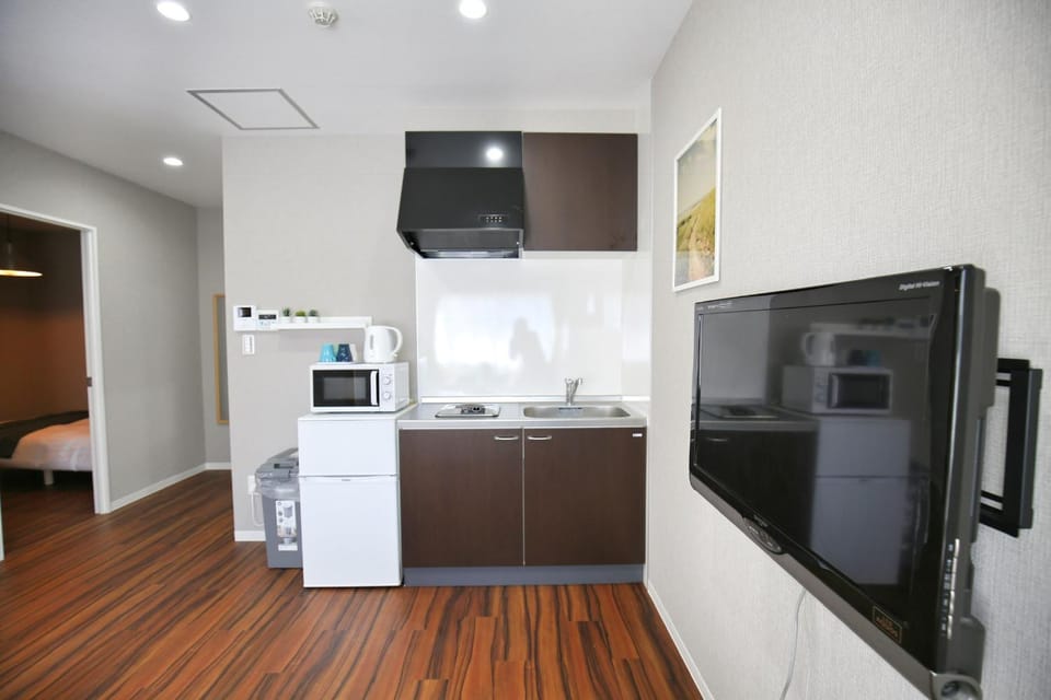 QU101 Ground-Floor 2BR Family Home, 6 Min to Koiwa, 1 Double Bed and 3 Futons, Sleeps 5 Apartment in Japan