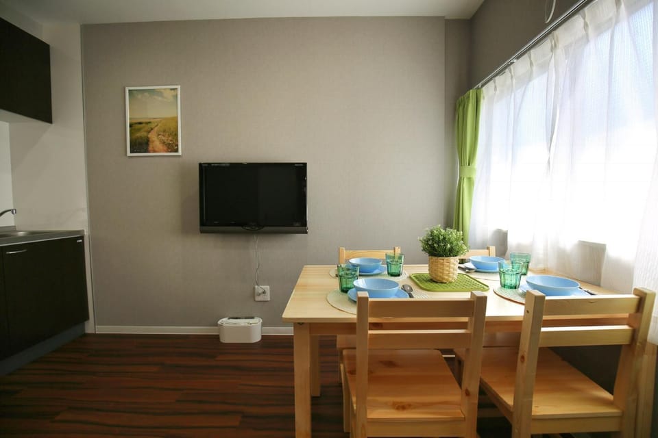 TV and multimedia, Living room, Dining area