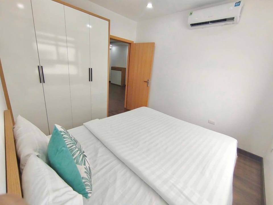 Bed, Photo of the whole room, Bedroom, wardrobe, air conditioner