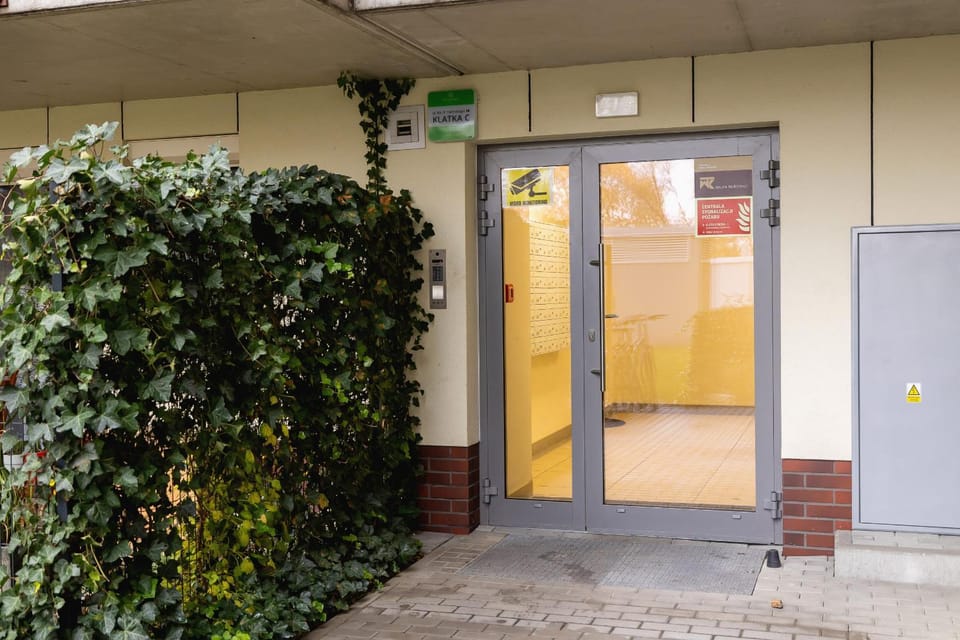 Property building, Facade/entrance, Off site