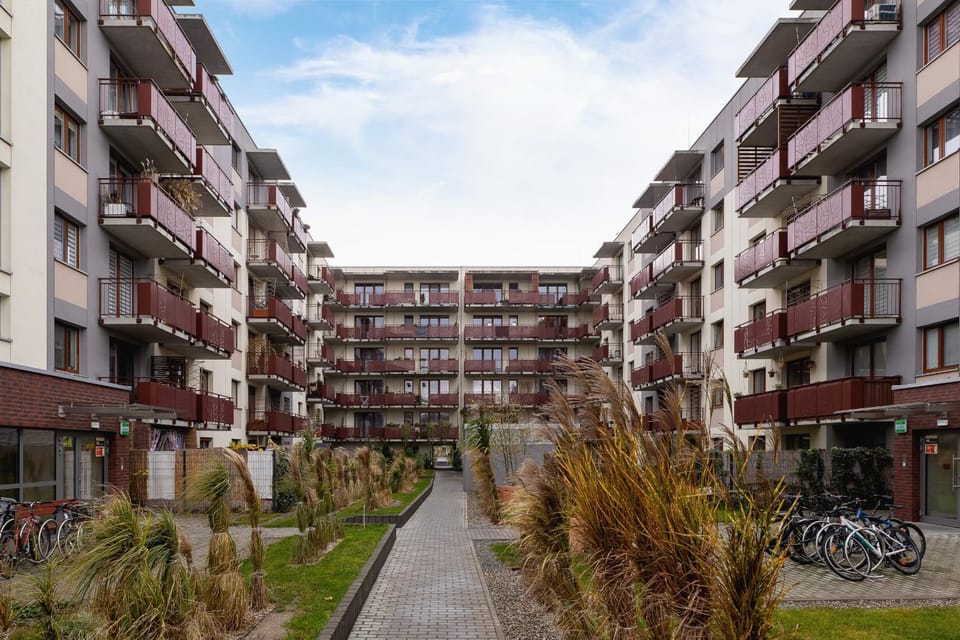 Property building, Facade/entrance, Off site